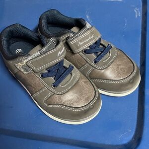 Little boys sz 10 American Eagle Outfitters Kids Sneakers in Grey and Navy